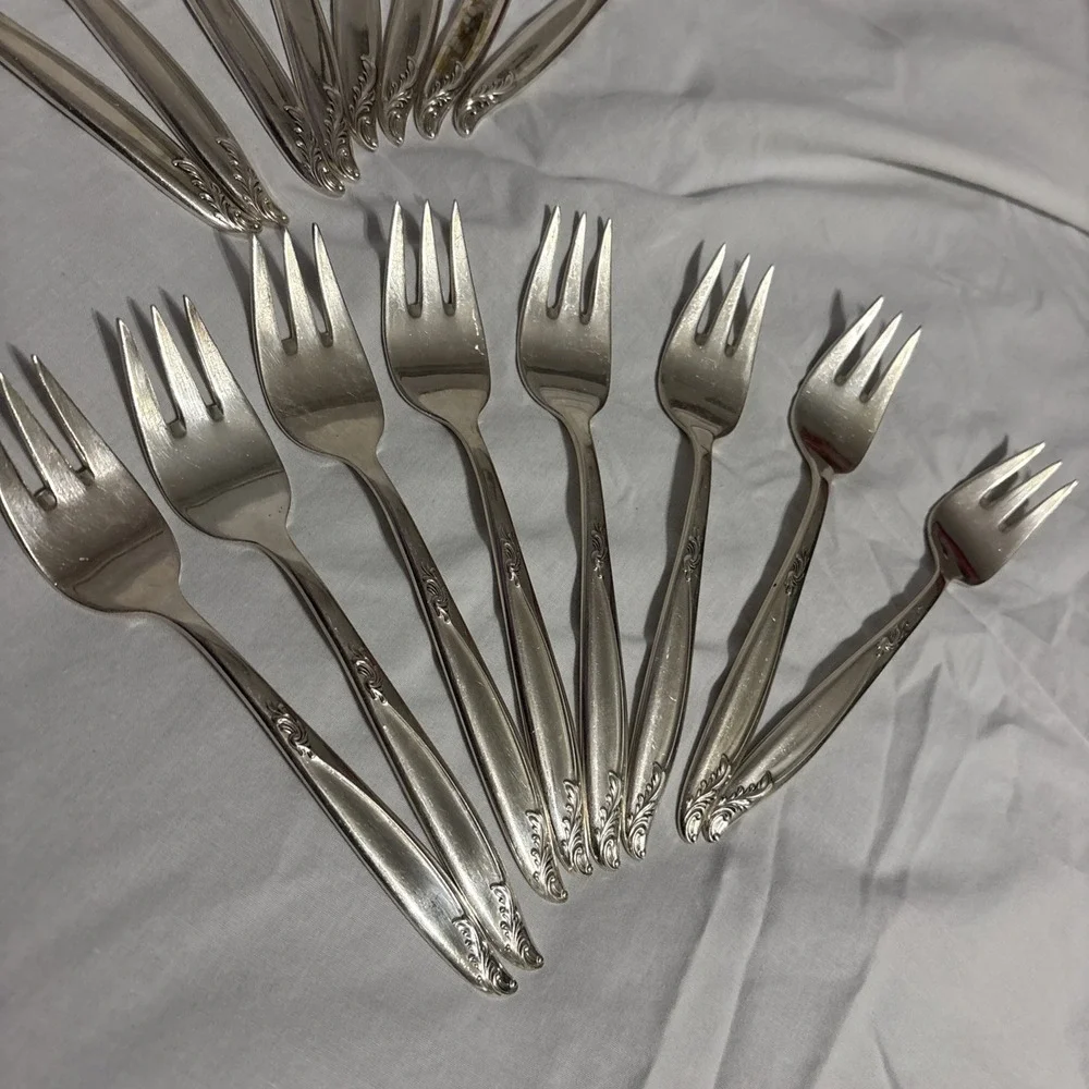 International Deep Silver Flatware 64 Pieces Silverplate With Case Vintage Read